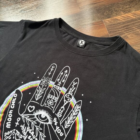 Circle X Hamsa Hand & Rainbow Cropped T-Shirt - Size XL - Picture 3 of 6